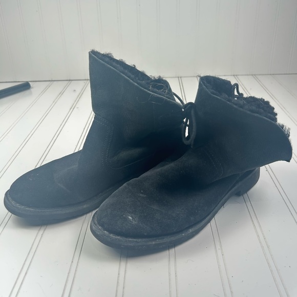 Ugg Women’s Black Suede Shearling Ankle Boots Size 7 - Picture 5 of 15